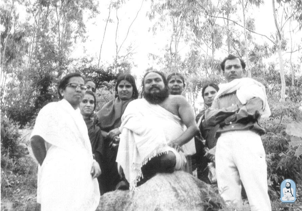 Swamiji with some old devotees of Mysore